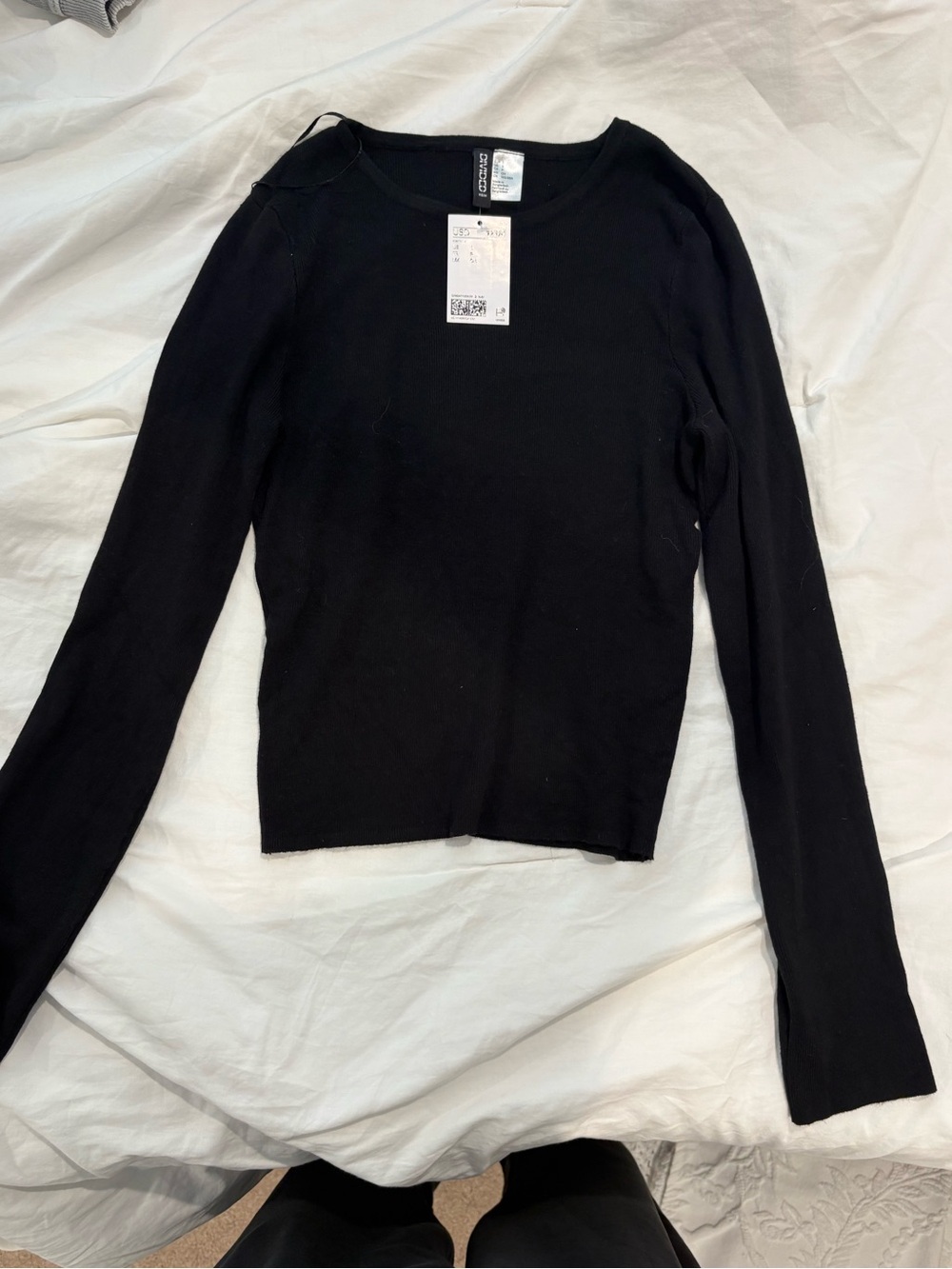 Women’s Black Long-Sleeve Sweater